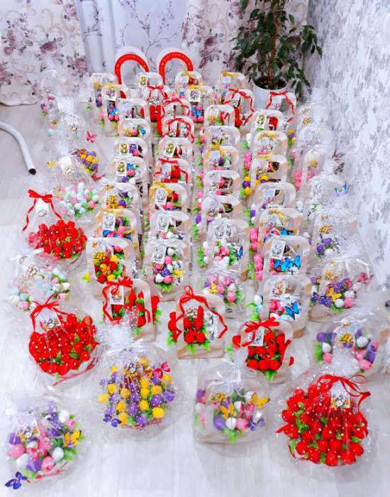 Фотография покупателя товара Коробка - переноска для цветов «Подарок», 17×12×32 см - Фото 1