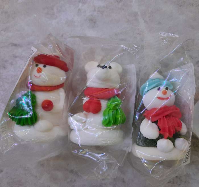 Фотография покупателя товара Сахарная фигурка «Снеговик с ёлкой», 10 г - Фото 1