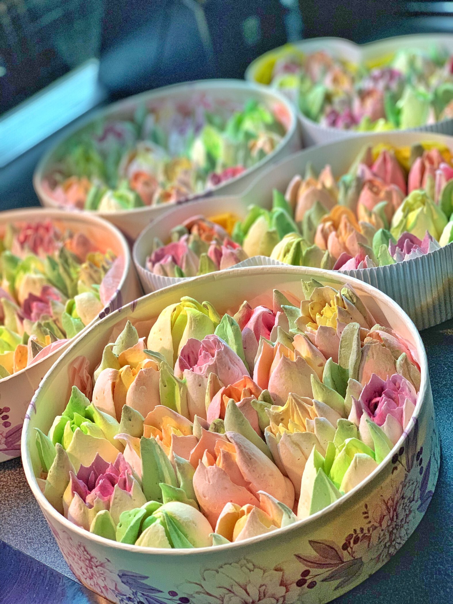 Фотография покупателя товара Коробка для макарун, кондитерская упаковка тубус с окном With love 20×20×5 см - Фото 8