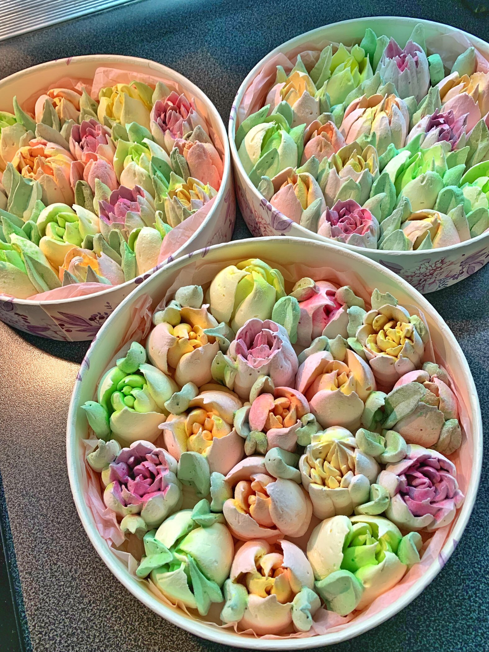 Фотография покупателя товара Коробка для макарун, кондитерская упаковка тубус с окном With love 20×20×5 см - Фото 11