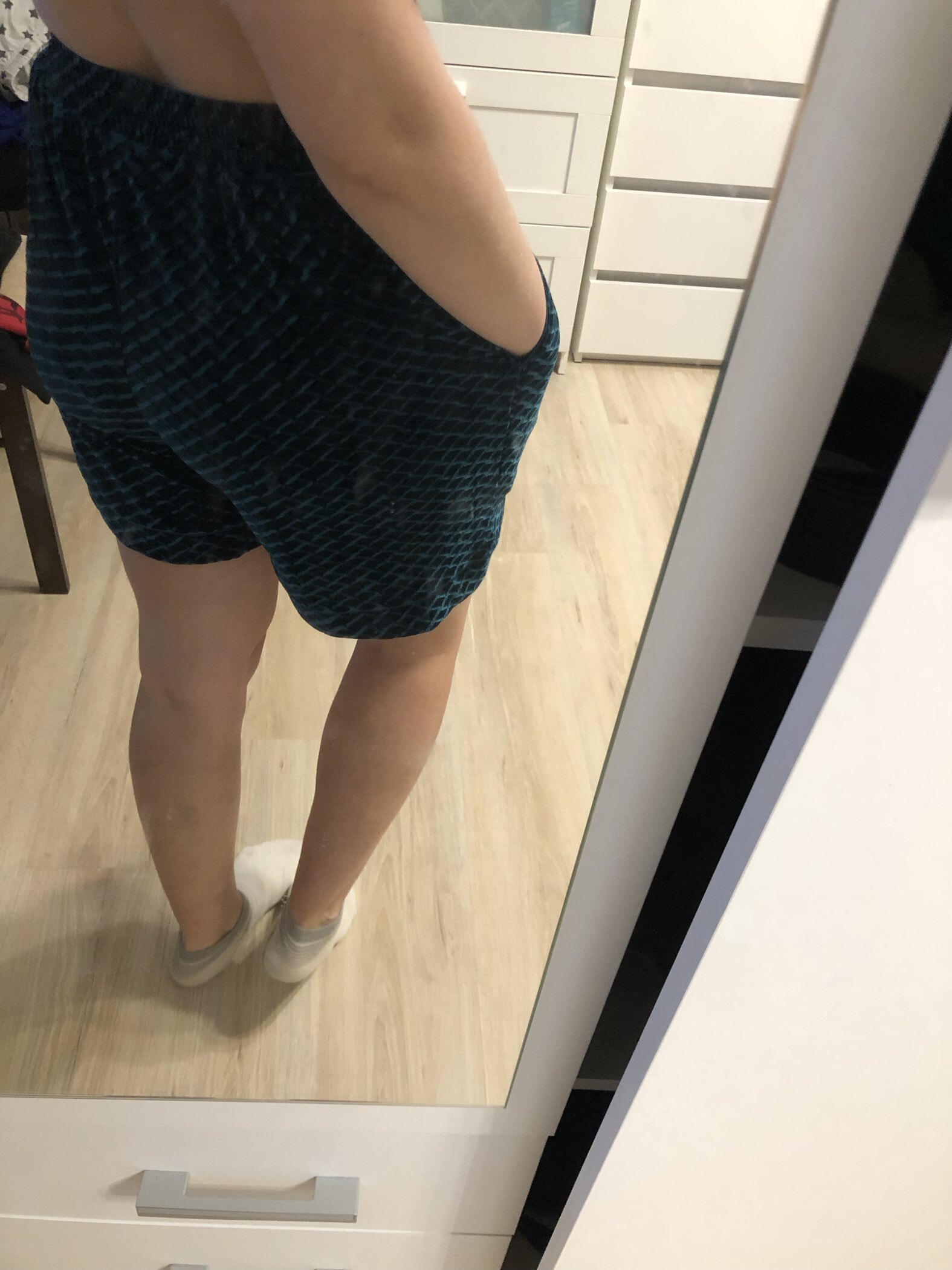 Фотография покупателя товара Шорты женские KAFTAN «Бархат», размер 48, чёрные - Фото 2