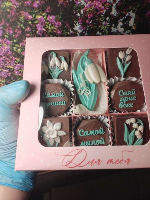 Фотография покупателя товара Коробка для конфет, кондитерская упаковка, 9 ячеек, «Любовь», 14.7×14.7×3.5 см - Фото 4