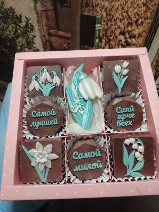 Фотография покупателя товара Коробка для конфет, кондитерская упаковка, 9 ячеек, «Любовь», 14.7×14.7×3.5 см - Фото 5