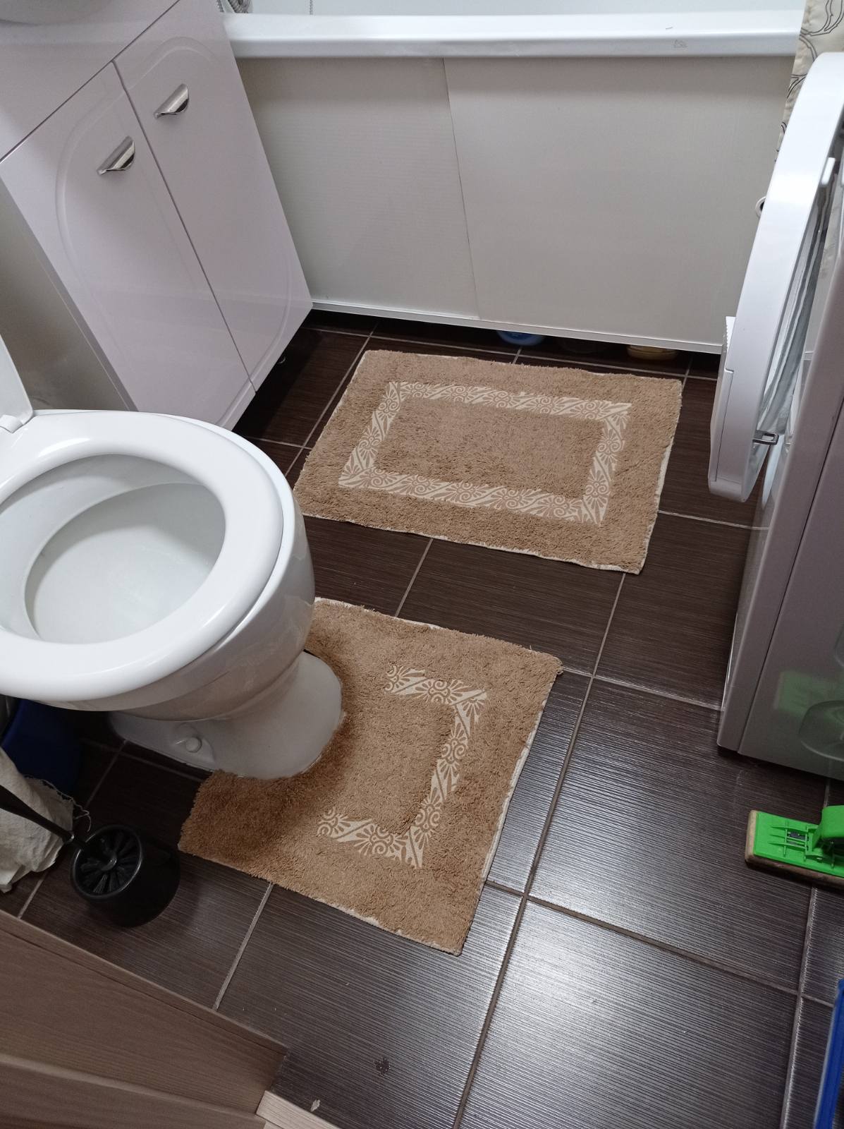 Фотография покупателя товара Набор ковриков для ванной и туалета Доляна «Вензель», 2 шт: 40×40, 40×60 см, цвет коричневый - Фото 5