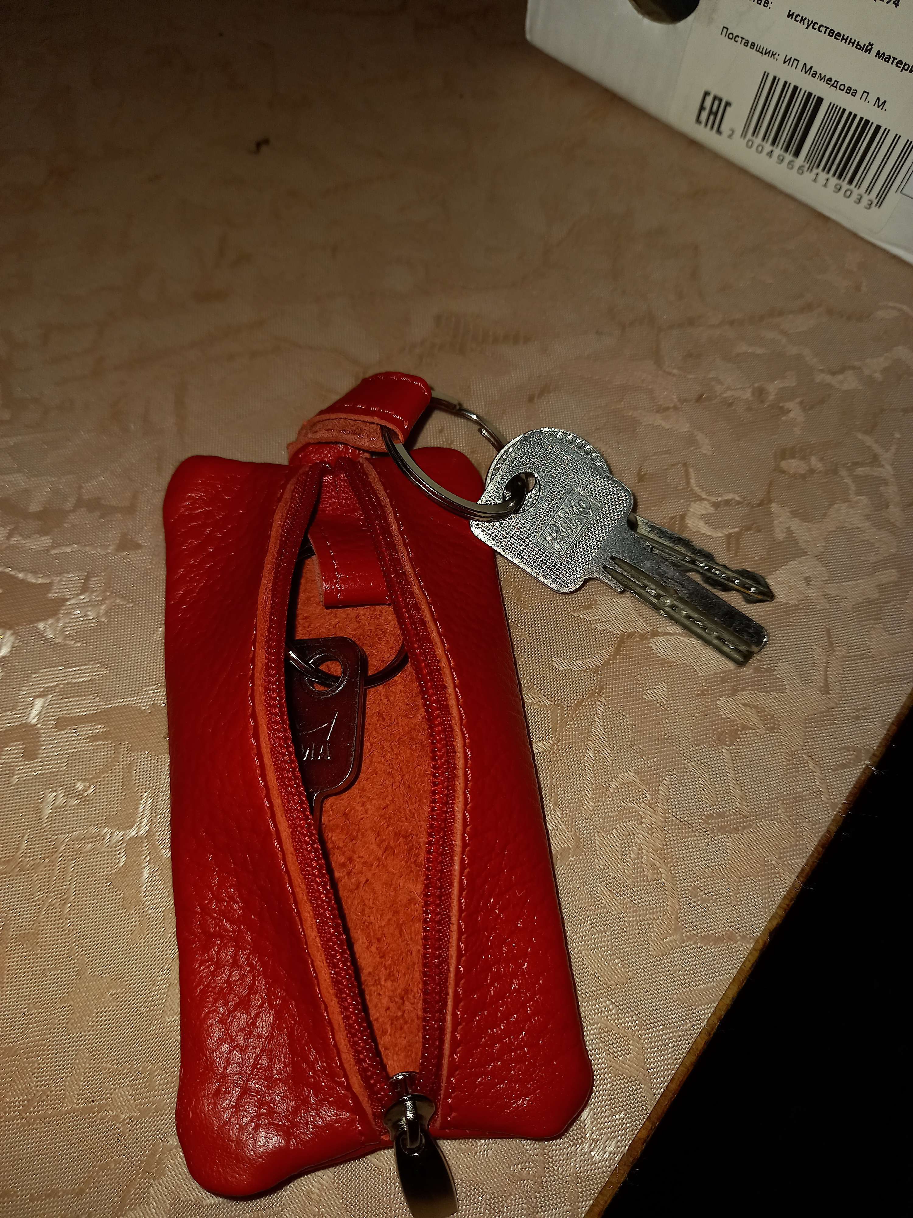Фотография покупателя товара Ключница на молнии, длина 12 см, кольцо, цвет красный - Фото 2
