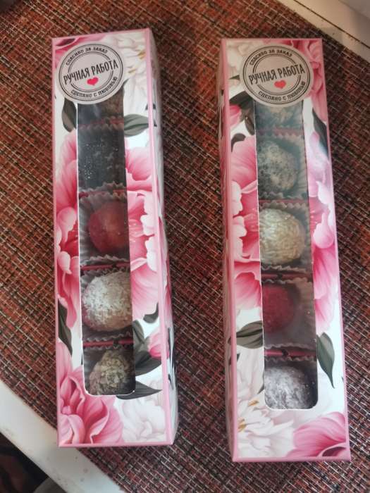 Фотография покупателя товара Коробка для 5 конфет с обечайкой, с окном «Презент», 21×5×3.3 см - Фото 1