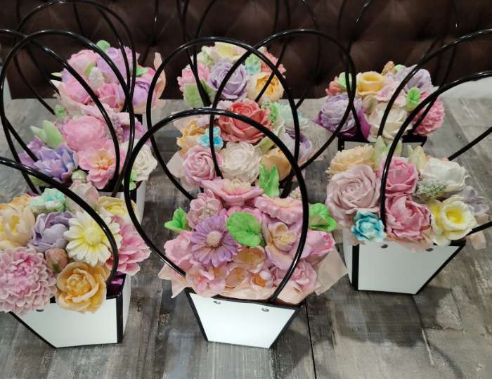 Фотография покупателя товара Сумка для цветов Белая влагостойкая, 12×12 - 8×8 - 12.5 см - Фото 4