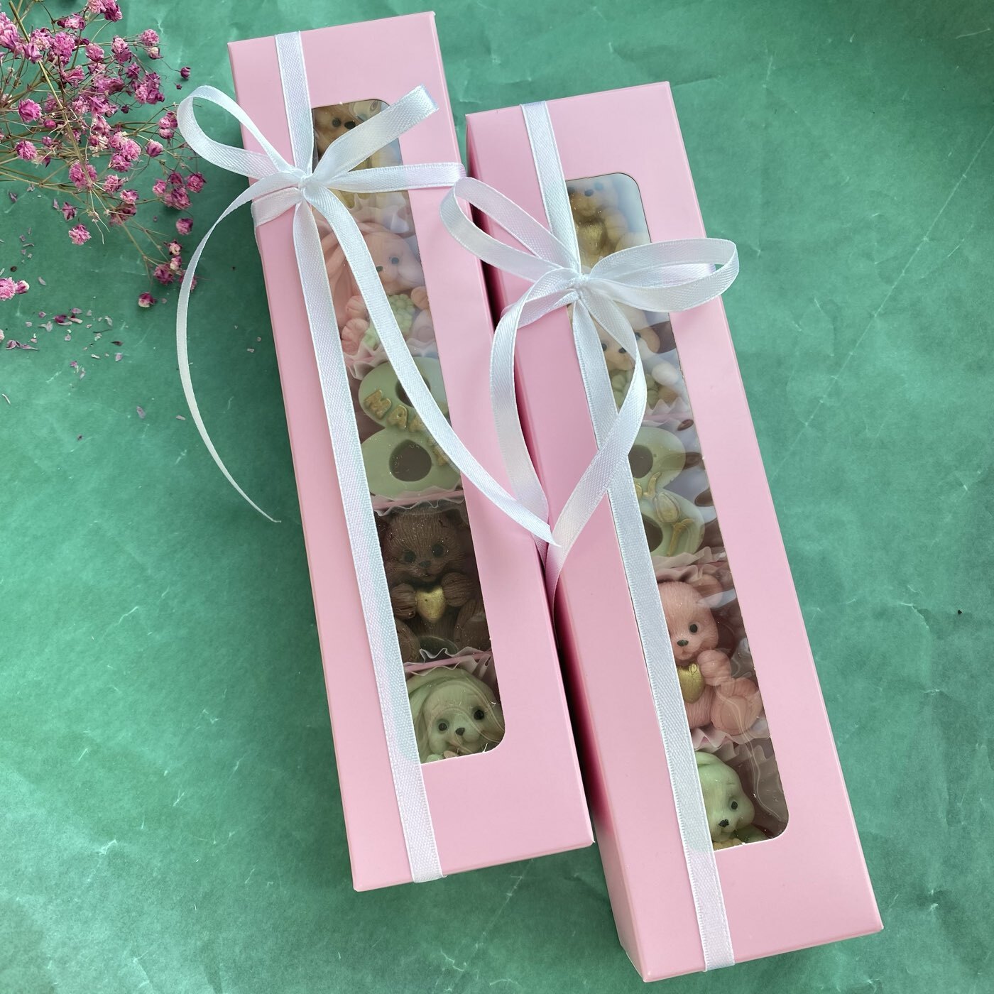 Фотография покупателя товара Коробка для 5 конфет с окном, с тонкими разделителями, белый 21×5.5×3.3 см - Фото 6