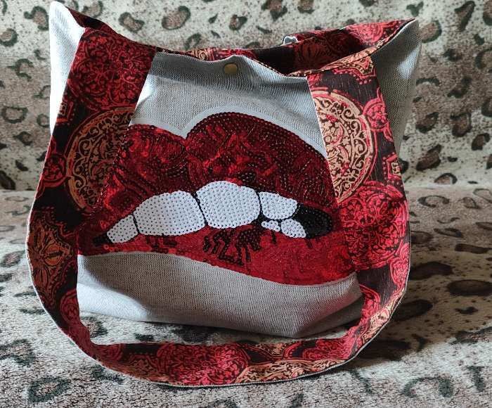 Фотография покупателя товара Термоаппликация «Губы», с пайетками, 28 × 15 см, цвет красный - Фото 1