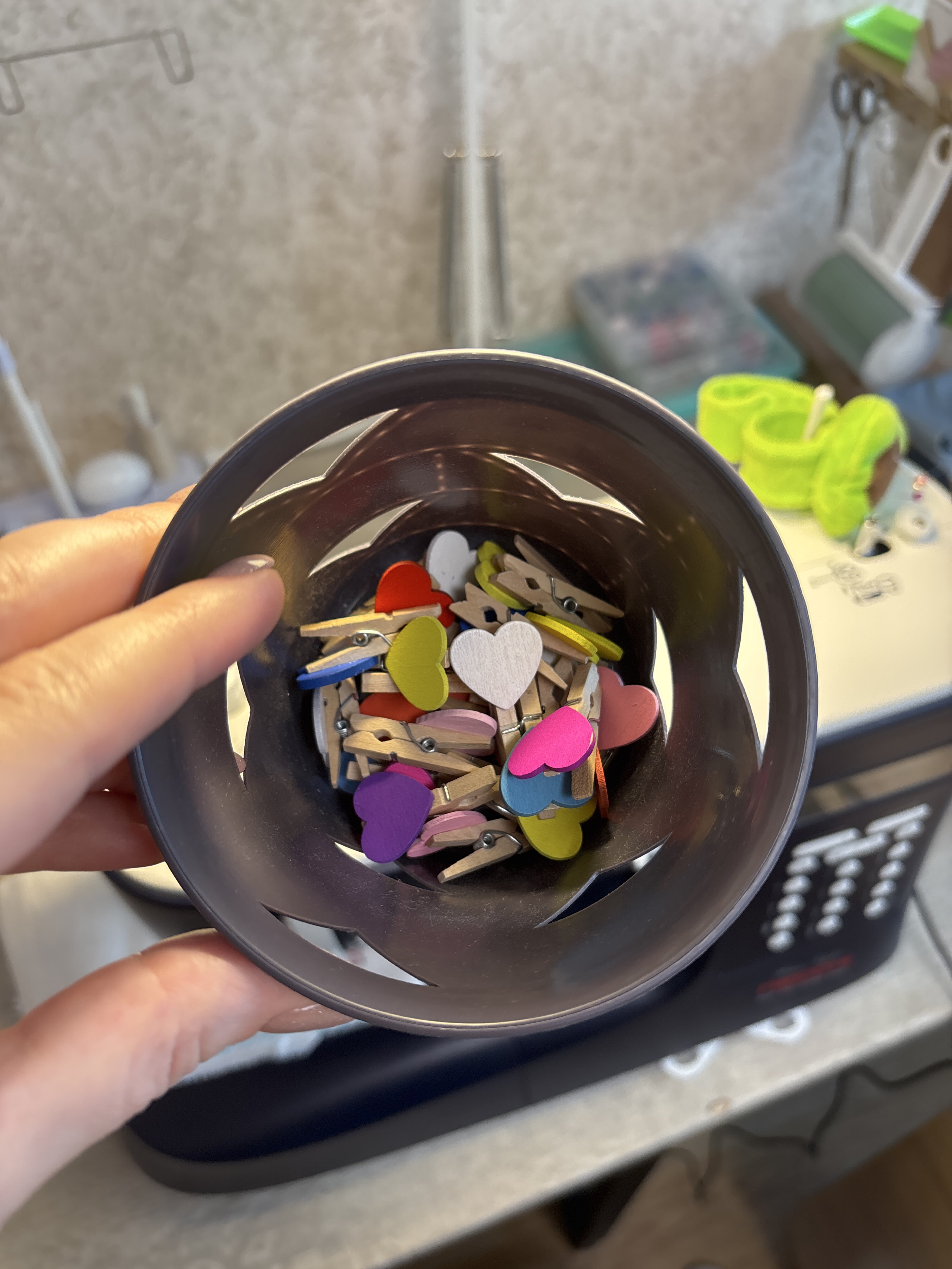 Фотография покупателя товара Прищепки для шитья «С сердцем», 3,5 × 2 × 1 см, 10 шт, цвет красный - Фото 3