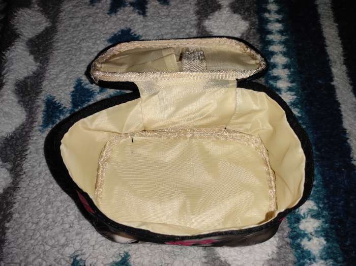 Фотография покупателя товара Косметичка на молнии, с ручкой, цвет чёрный - Фото 1