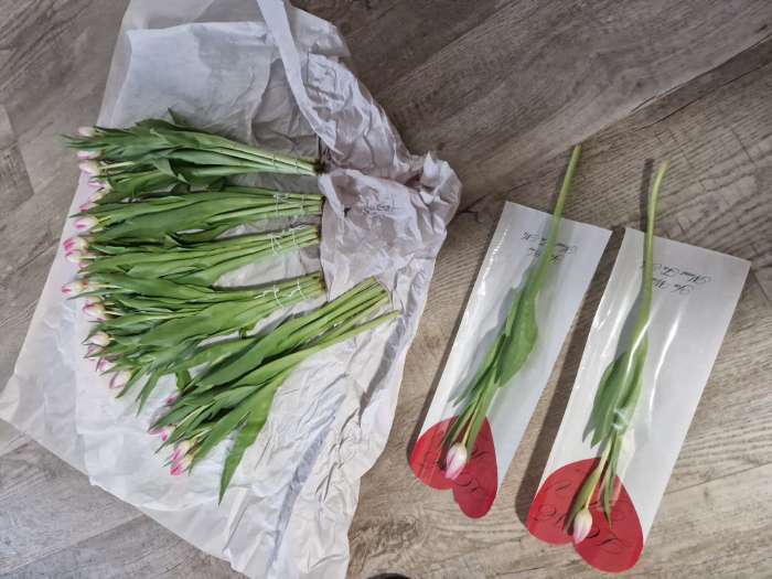 Фотография покупателя товара Пакет - конус для цветов, «Это для тебя», крафт+ красный, 14×40 см - Фото 2