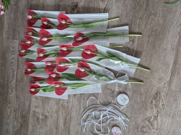 Фотография покупателя товара Пакет - конус для цветов, «Это для тебя», крафт+ красный, 14×40 см - Фото 3