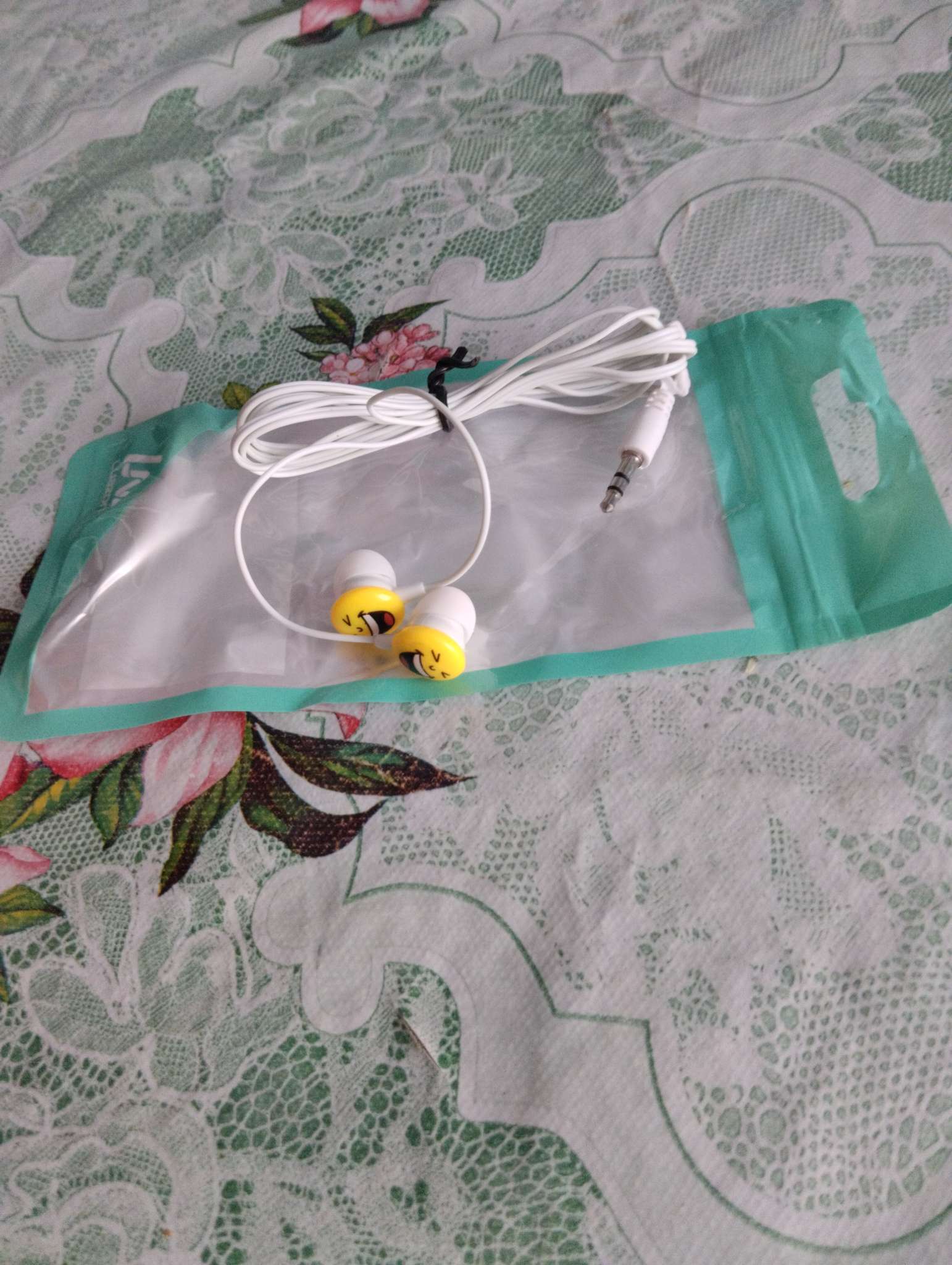 Фотография покупателя товара Наушники Luazon VBT 1.3 «Смайлик Улыбка», вакуумные - Фото 1