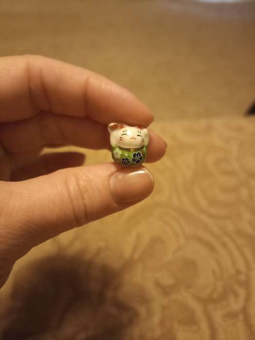 Фотография покупателя товара Фигурка керамика «Манэки-нэко с веером и в цветах», 1.2×0.6×1.5 см, МИКС - Фото 2