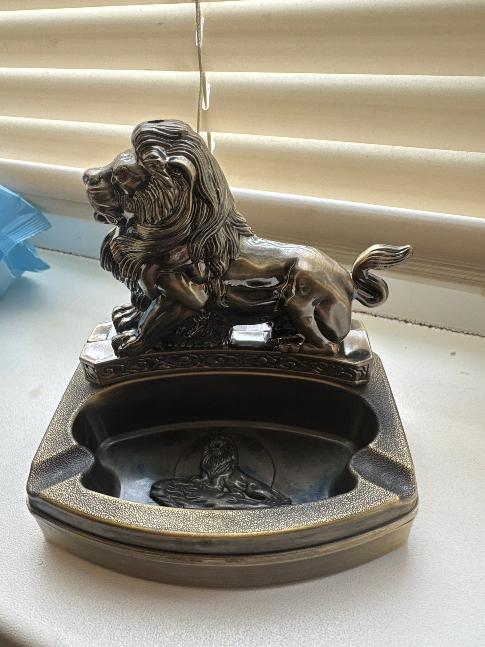 Фотография покупателя товара Зажигалка газовая, с пепельницей «Лев», пьезо - Фото 1