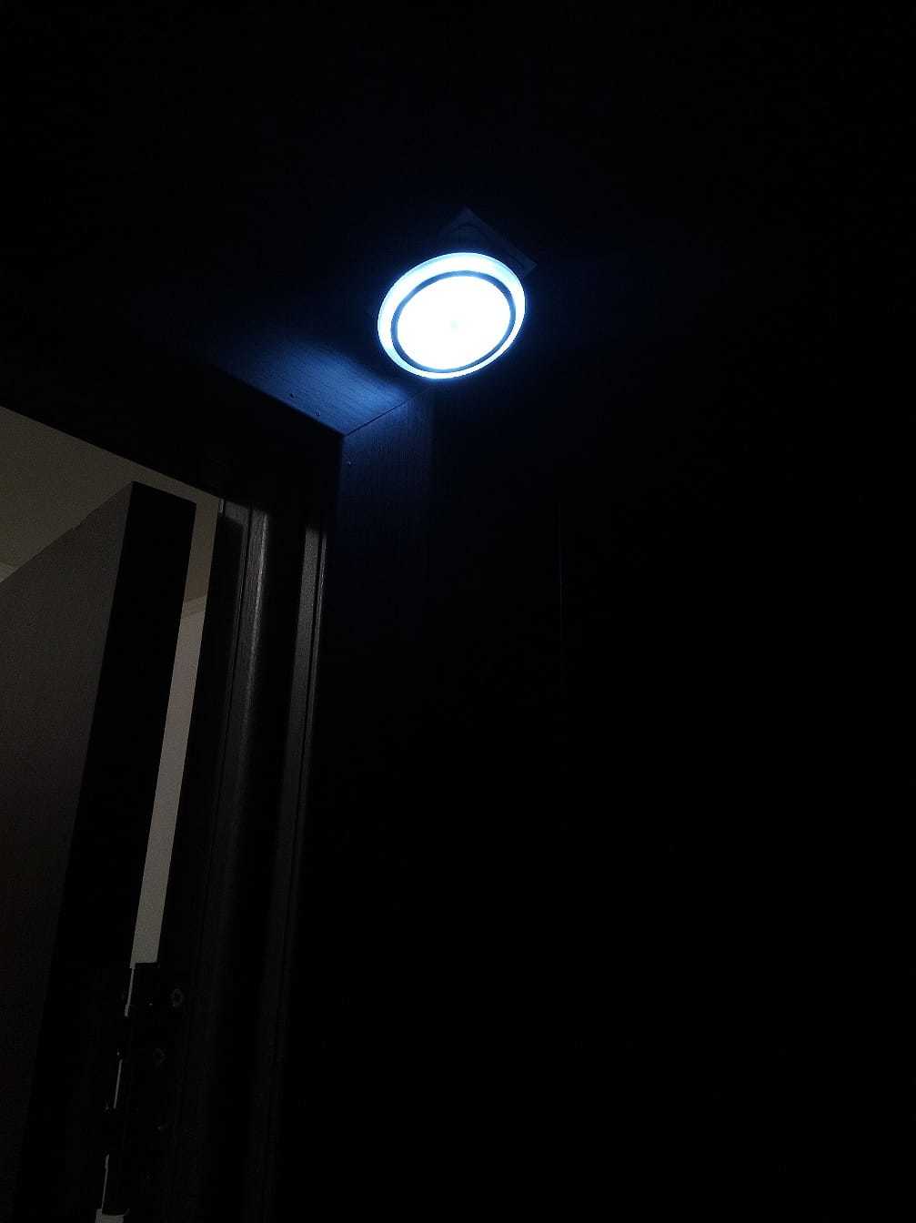 Фотография покупателя товара Светильник светодиодный с датчиком движения, 6LED, 2,5 Вт, от батареек 3*AAA, 3000К, т-белый - Фото 8