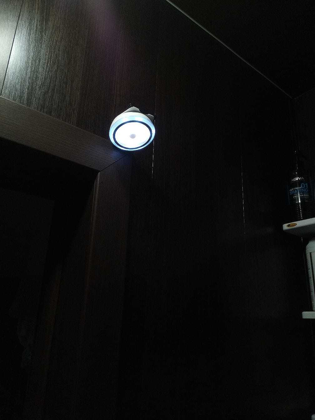 Фотография покупателя товара Светильник светодиодный с датчиком движения, 6 LED, 2,5 Вт, от батареек 3*AAA, 6500К, белый - Фото 5