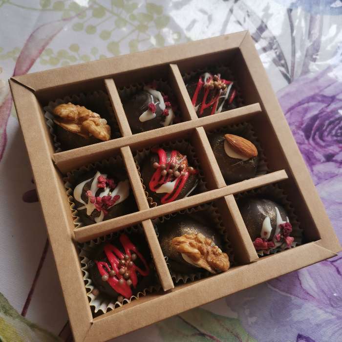 Фотография покупателя товара Коробка под 9 конфет с обечайкой, розовый, 14,5 х 14,5 х 3,5 см - Фото 16
