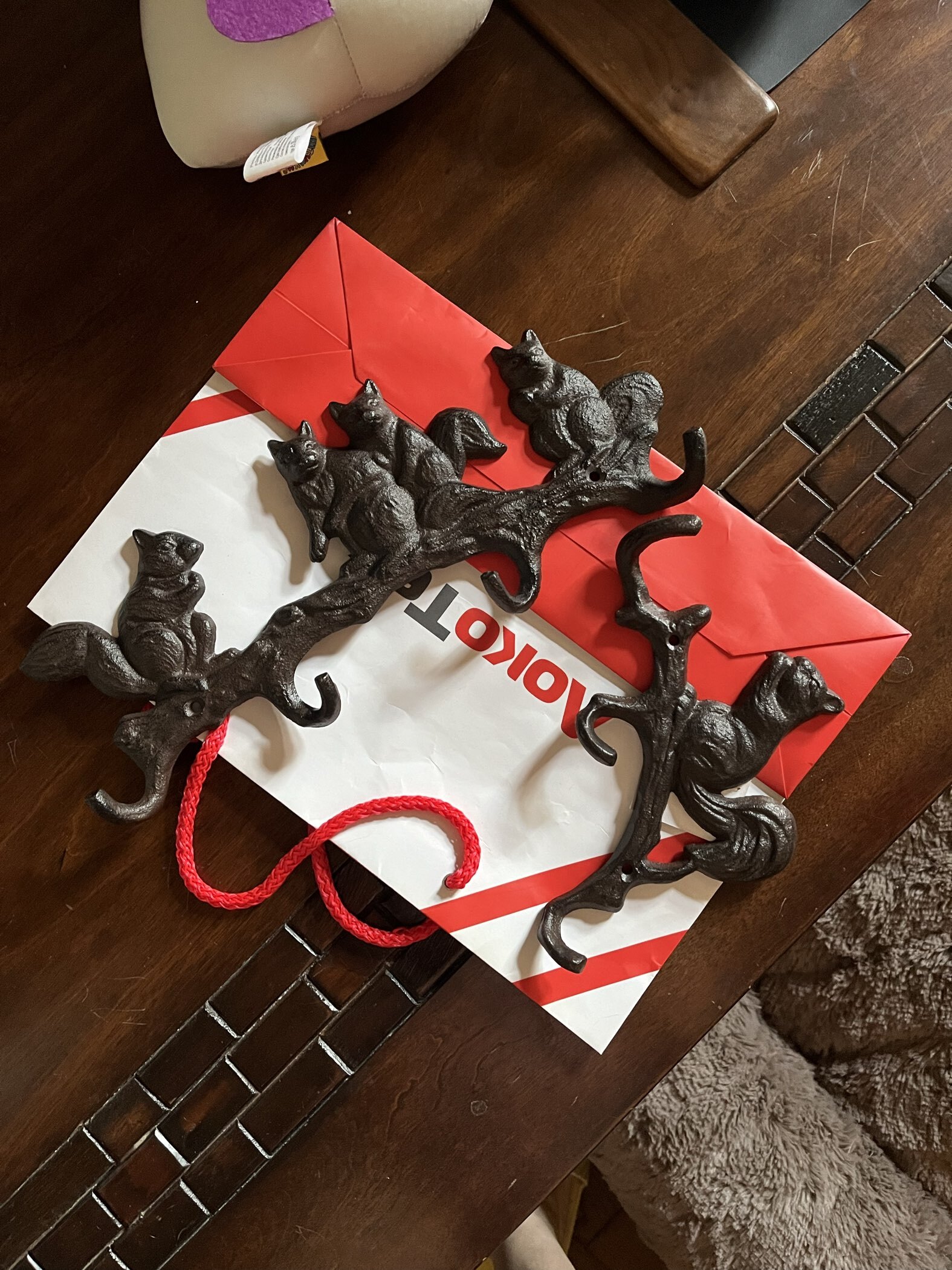 Фотография покупателя товара Крючки настенные чугун «Белочка», 21×12×3 см - Фото 1