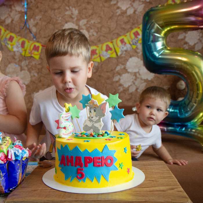 Фотография покупателя товара Свеча для торта цифра "С Днём Рождения", 10,2 см, цифра "5" - Фото 1