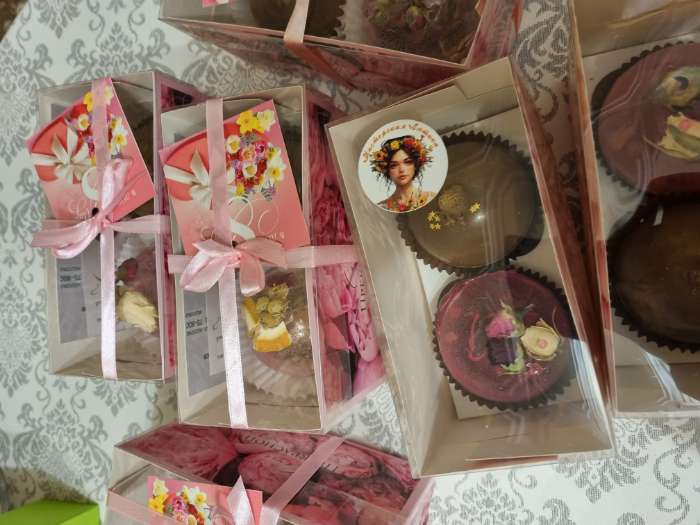 Фотография покупателя товара Коробка для 2 капкейка с прозрачной крышкой, «Сердечки», 16×8×10 см - Фото 2