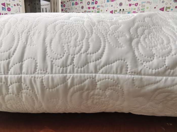 Фотография покупателя товара Подушка Роза 50х70 см, белый, полиэфирное волокно, пэ 100%