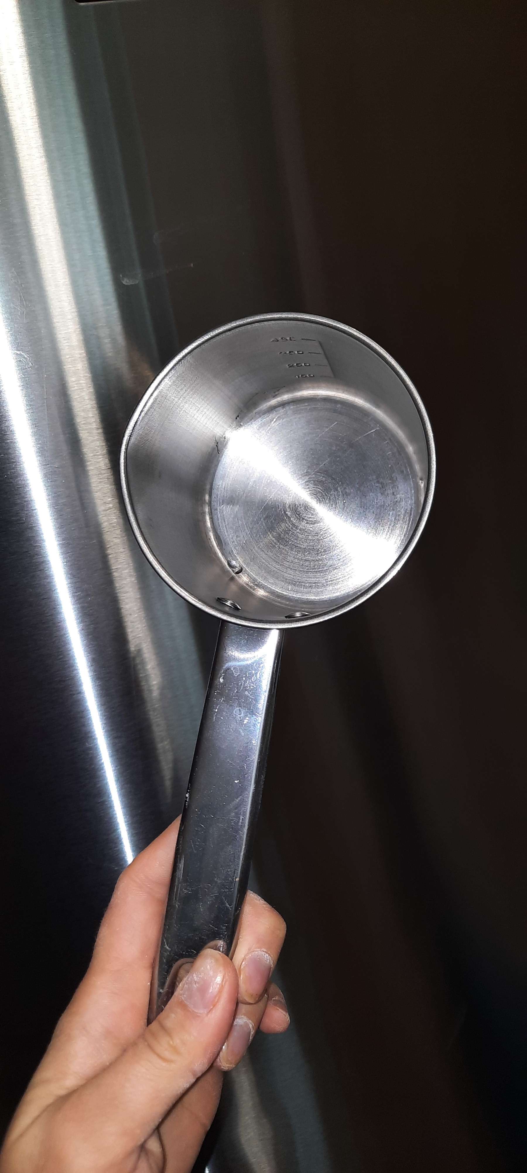 Фотография покупателя товара Ковш из нержавеющей стали «Базис», 950 мл, d=14 см, с мерной шкалой, металлическая ручка - Фото 1