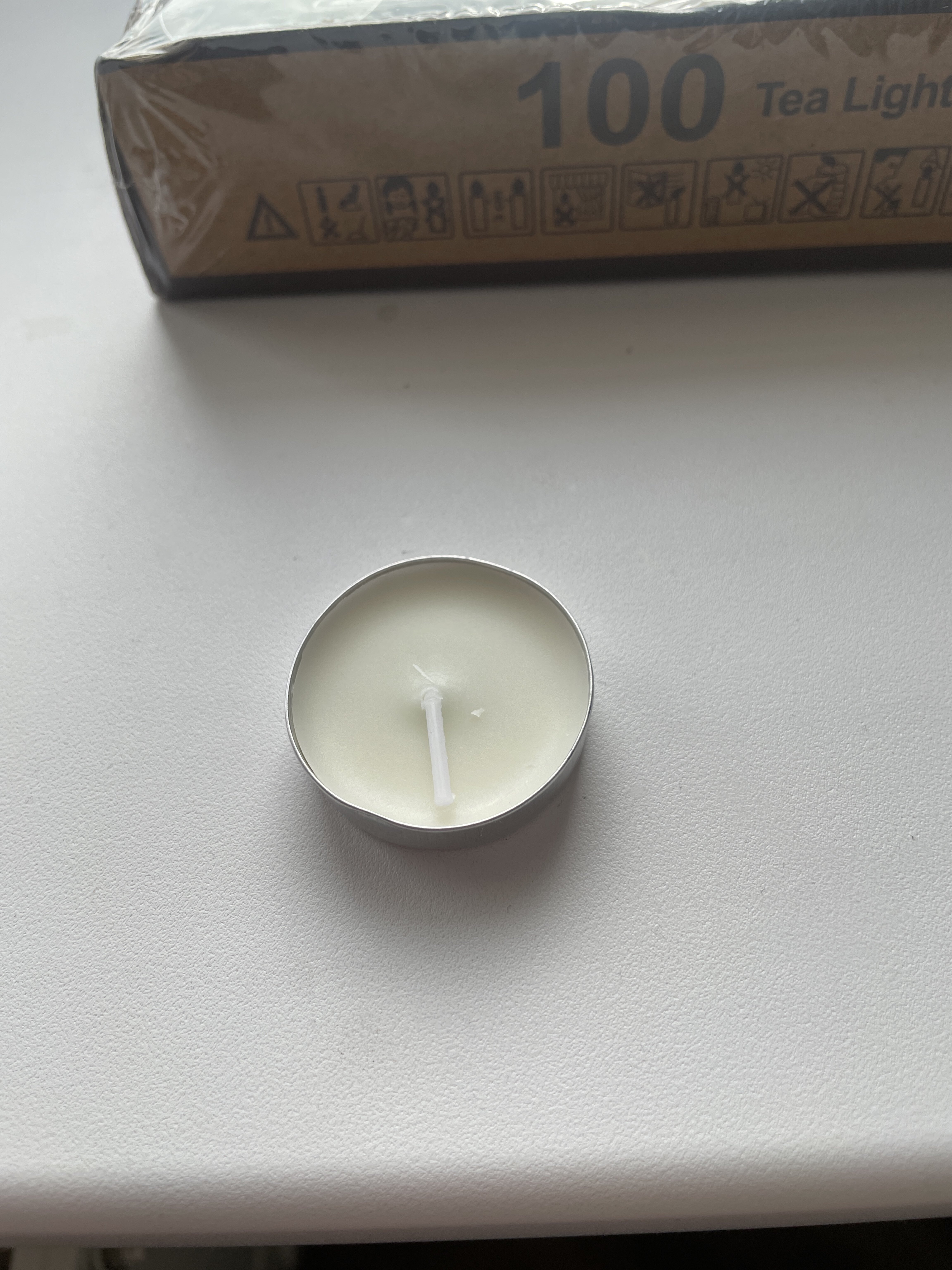 Фотография покупателя товара Набор свечей чайных, 10 шт., 6 г, бело-зелёный - Фото 2