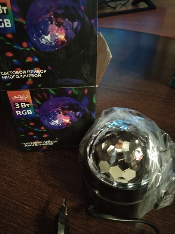 Фотография покупателя товара Световой прибор «Хрустальный шар» 7.5 см, пульт ДУ, свечение RGB, 220 В - Фото 3
