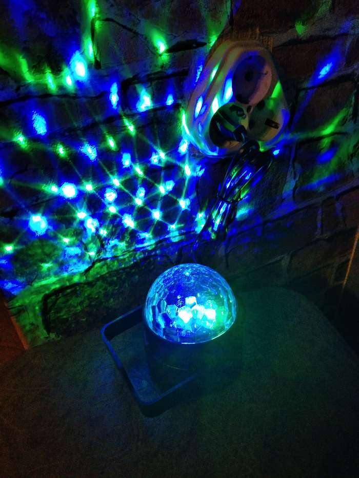 Фотография покупателя товара Световой прибор «Хрустальный шар» 7.5 см, пульт ДУ, свечение RGB, 220 В