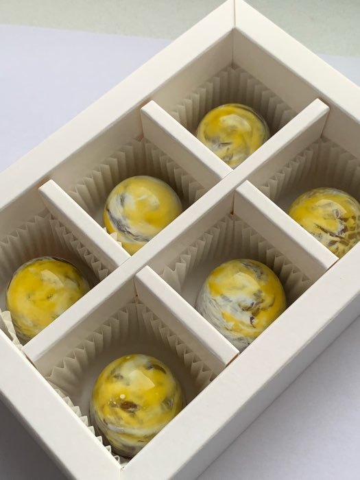 Фотография покупателя товара Коробка под 6 конфет с окном, белая, 13,7 х 9,85 х 3,85 см - Фото 7