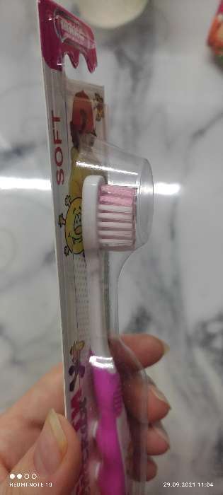 Фотография покупателя товара Детская зубная щётка «Ассорти»,двухкомпонентная ручка, мягкая щетина - Фото 2