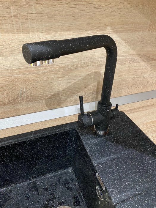 Фотография покупателя товара Смеситель для кухни Accoona A5179-4F, с выходом для питьевой воды, латунь, цвет черный - Фото 5