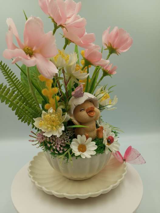 Фотография покупателя товара Фигурка полистоун «Утёнок со скорлупой и бабочкой», 6.5×5.5×8.5 см - Фото 1