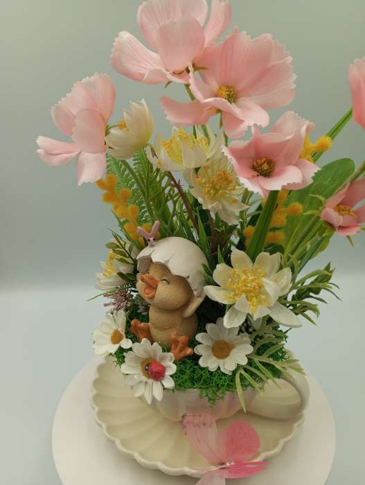 Фотография покупателя товара Фигурка полистоун «Утёнок со скорлупой и бабочкой», 6.5×5.5×8.5 см - Фото 2