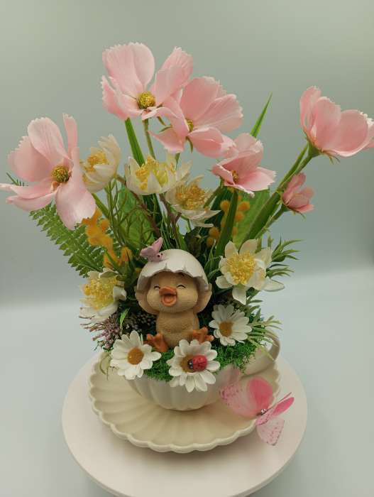 Фотография покупателя товара Фигурка полистоун «Утёнок со скорлупой и бабочкой», 6.5×5.5×8.5 см - Фото 4