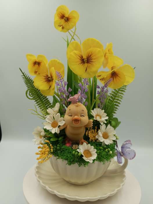 Фотография покупателя товара Фигурка полистоун «Утёнок с бабочкой на полянке», 6×5.5×9.5 см - Фото 2