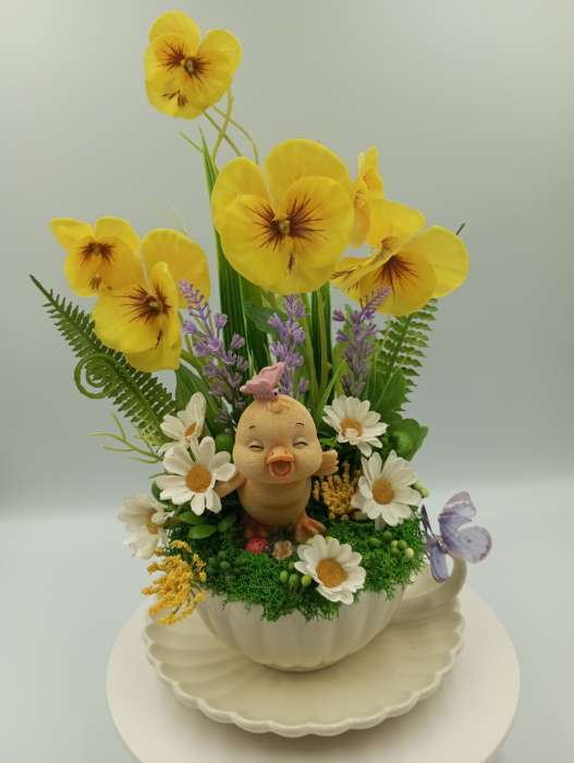 Фотография покупателя товара Фигурка полистоун «Утёнок с бабочкой на полянке», 6×5.5×9.5 см - Фото 3