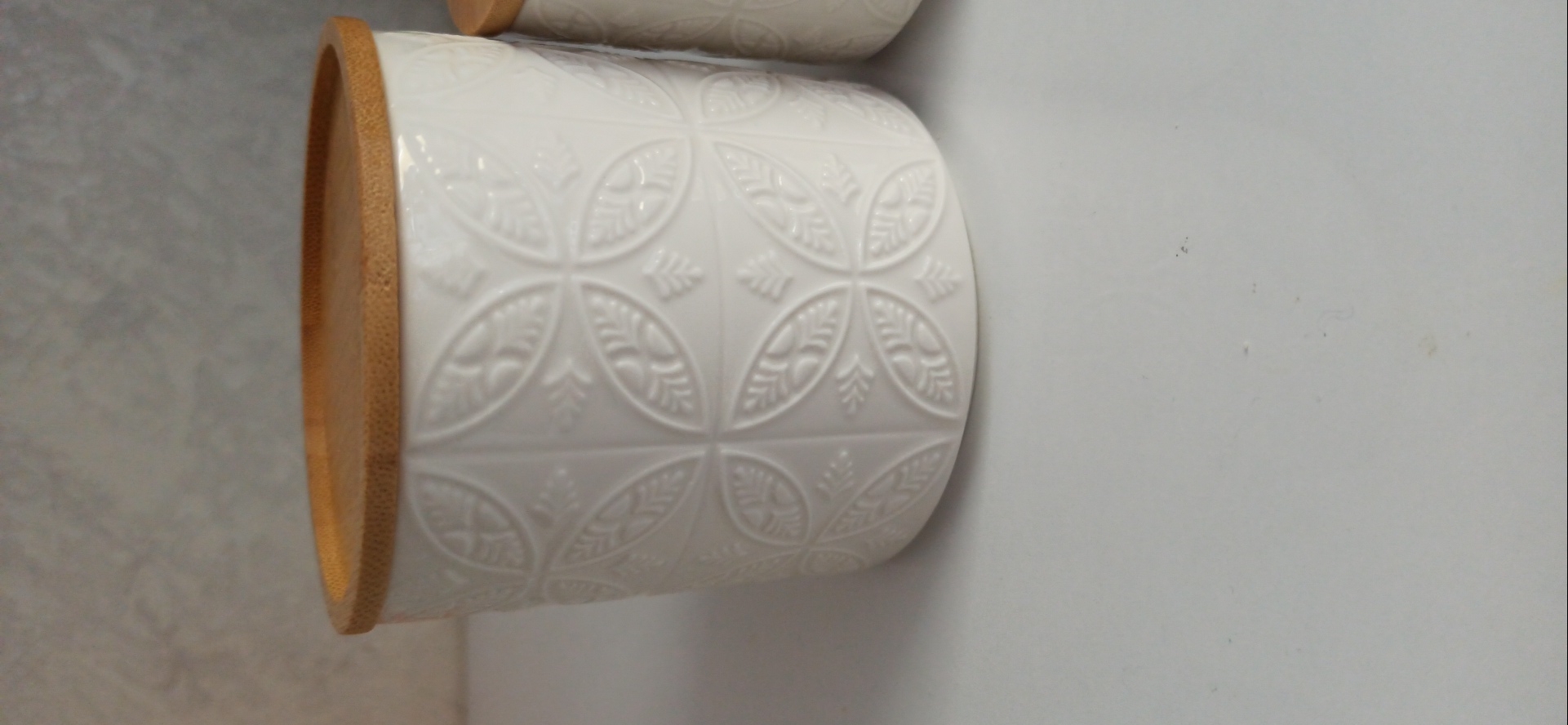 Фотография покупателя товара УЦЕНКА Банка керамическая для сыпучих продуктов Доляна «Эстет. Листья», d=11,5 см - Фото 4