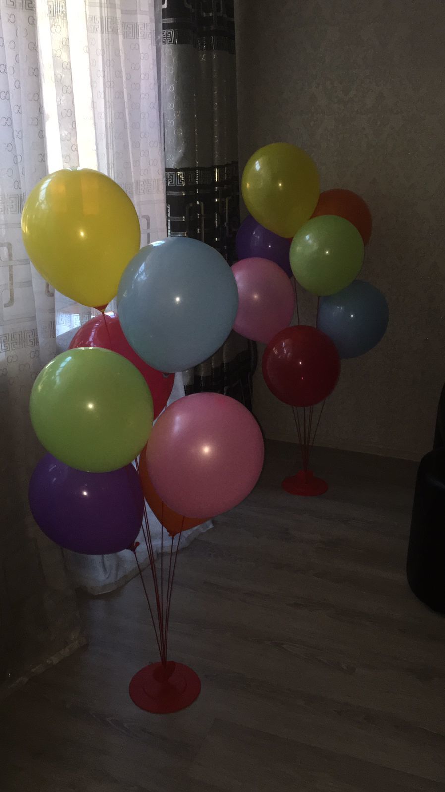 Фотография покупателя товара Стойка для воздушных шаров с подставкой, на 11 шаров, цвет красный