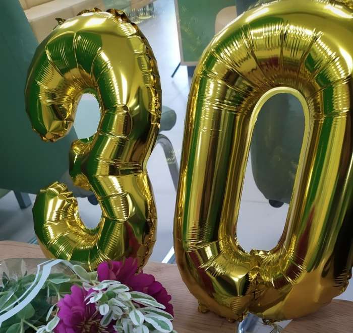 Фотография покупателя товара Шар фольгированный 40" «30 лет», цвет золотой - Фото 2