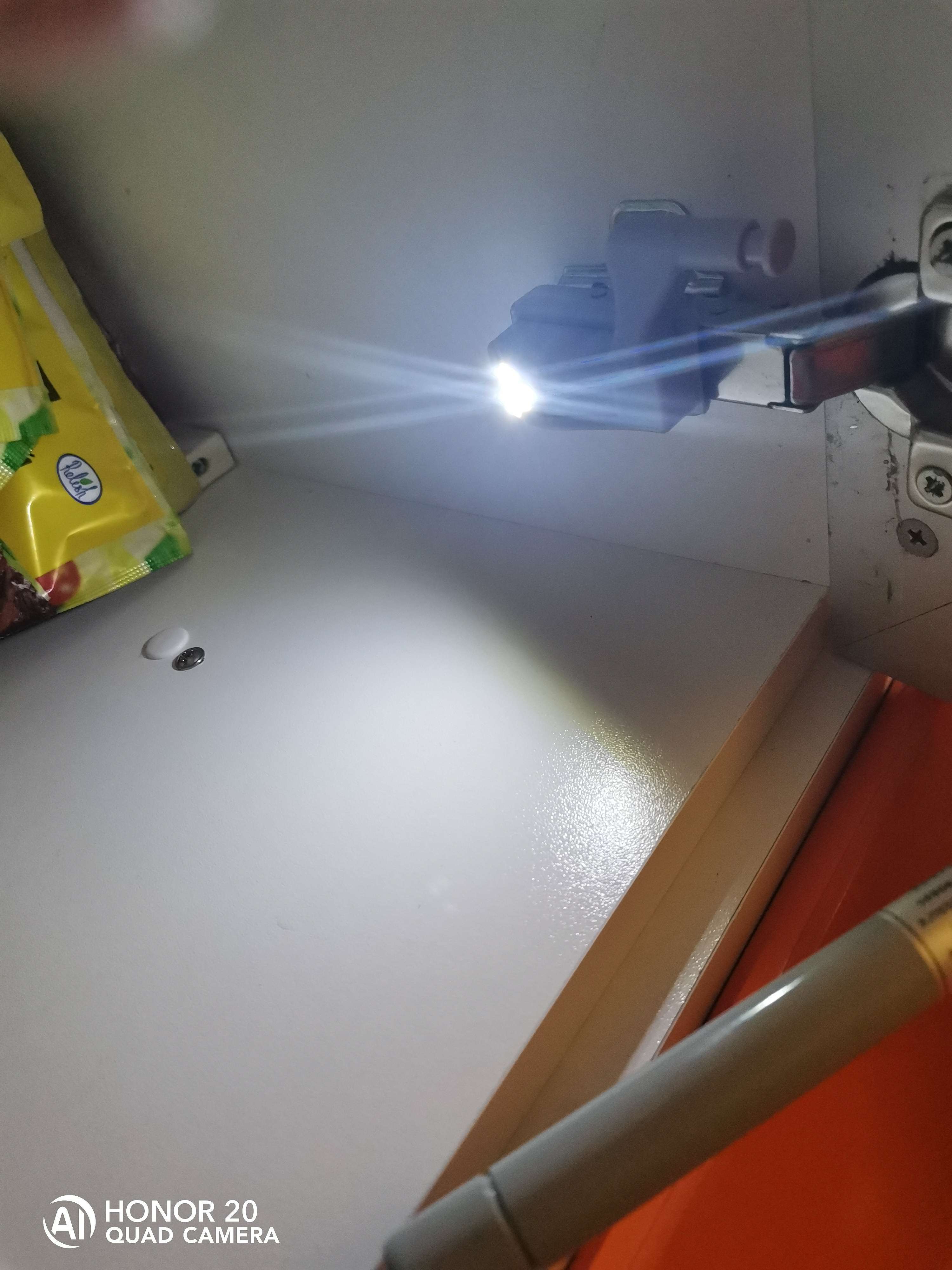 Фотография покупателя товара Светильник на дверную петлю, 3Led, 0.25Вт, 3000К, с батарейкой, тёплый белый - Фото 6