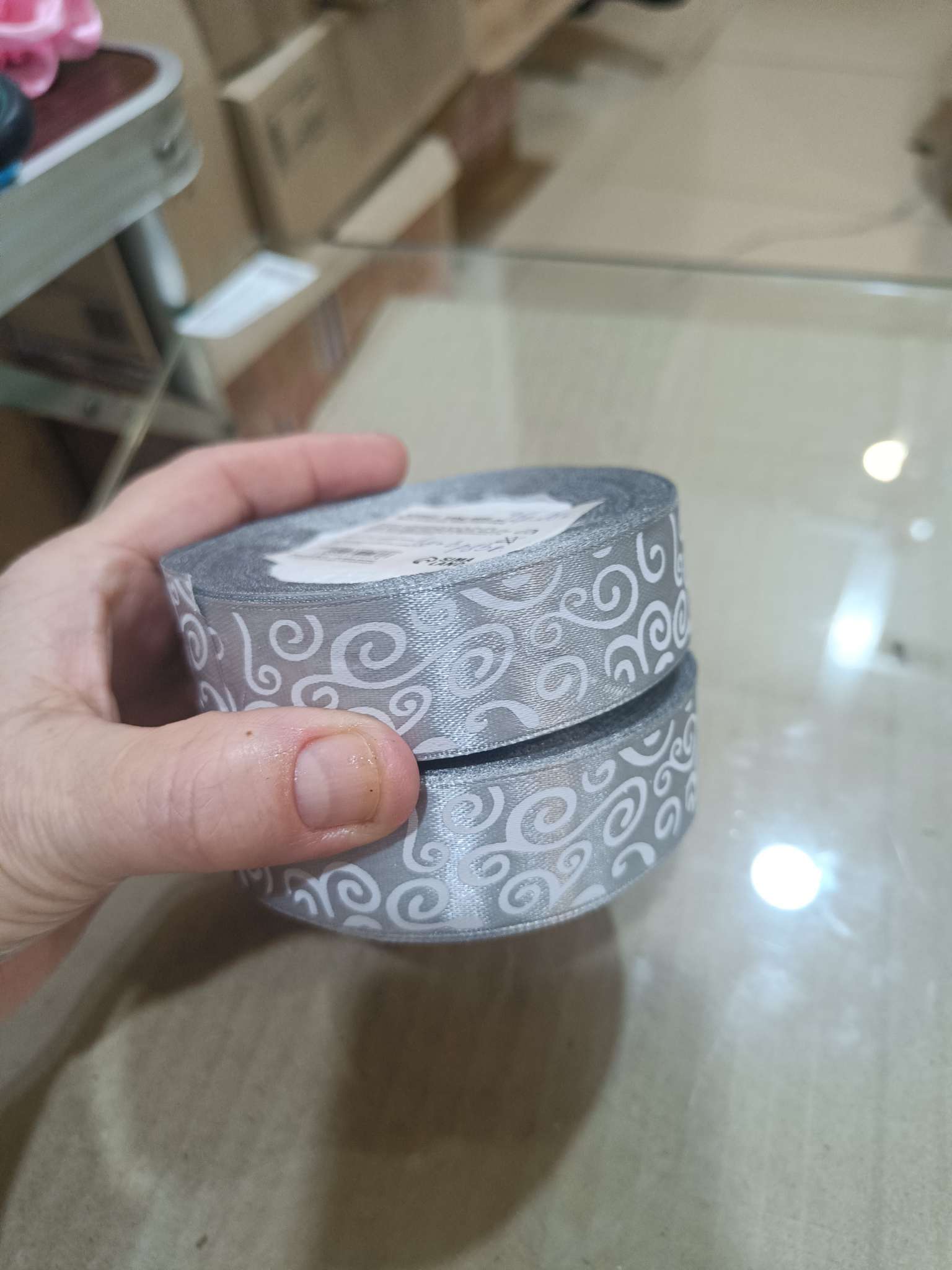 Фотография покупателя товара Лента атласная «Узоры», 25 мм, 23±1 м, тёмно-серая №059 - Фото 1