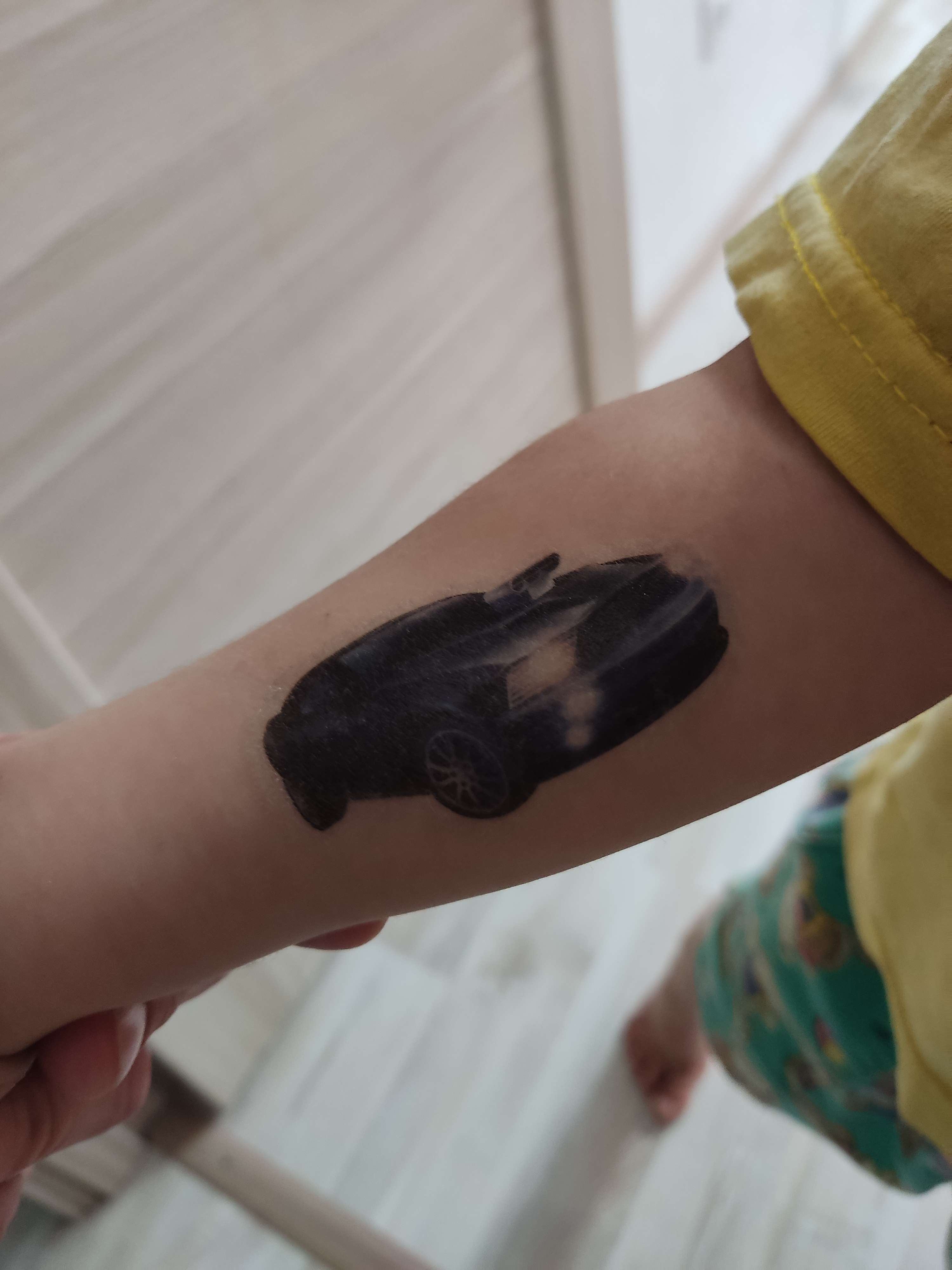 Фотография покупателя товара Детские переводки-татуировки на тело «Машинки» набор 4 шт.