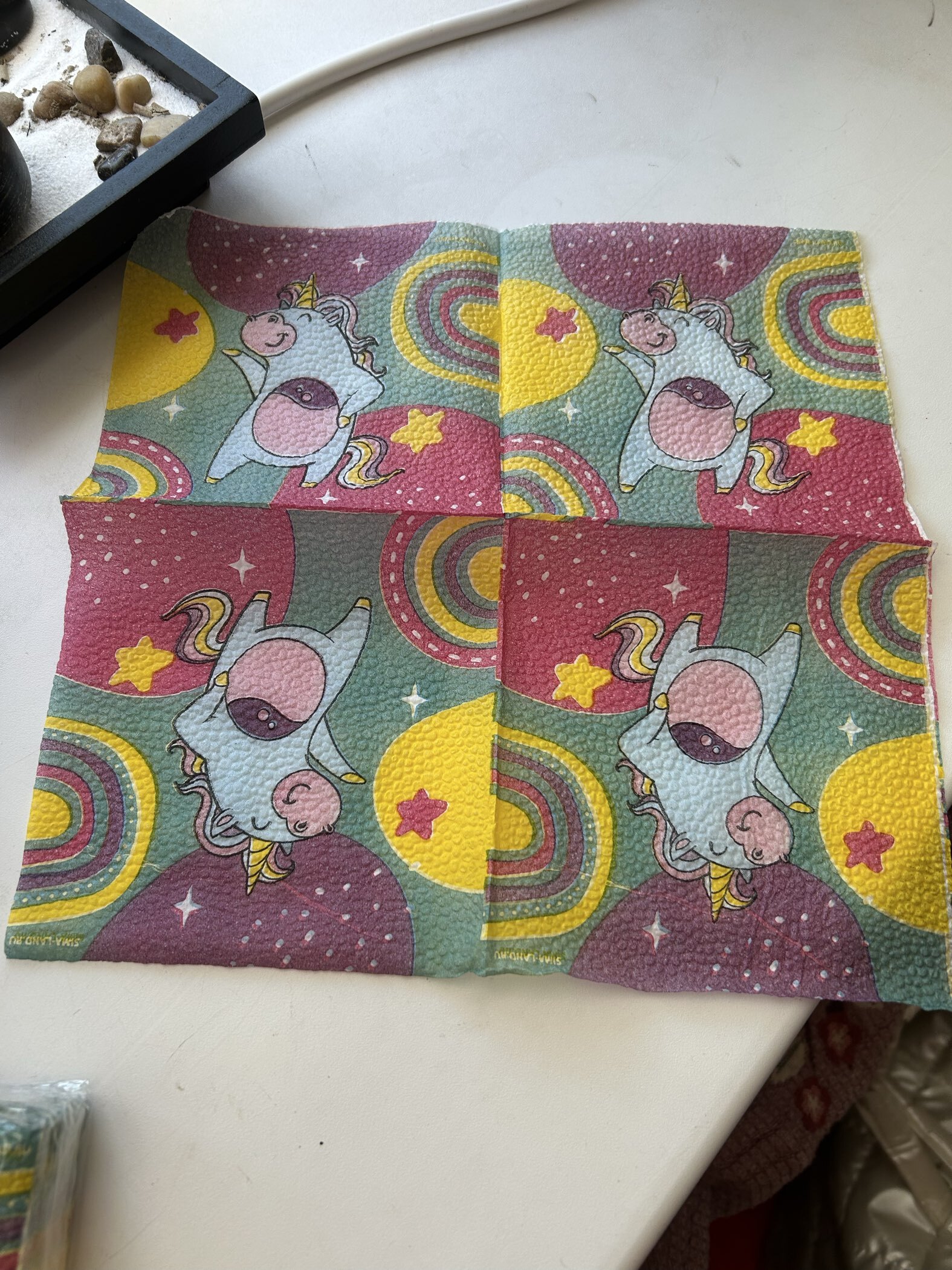 Фотография покупателя товара Салфетки бумажные «Единорожек», 24×24 см, 20 шт. - Фото 3