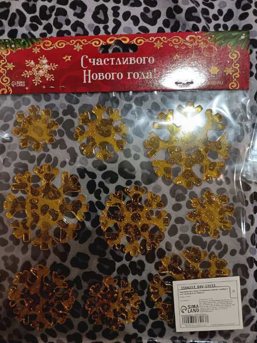 Фотография покупателя товара Наклейка на стекло "Красные снежинки" (набор 10 шт) 18,5х18,5 см - Фото 2