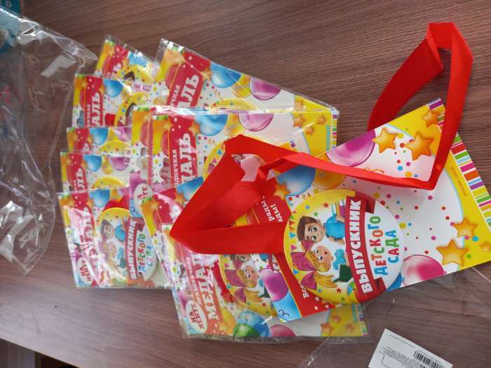 Фотография покупателя товара Медаль на ленте на выпускной «Выпускник детского сада», d=7.3 см - Фото 2