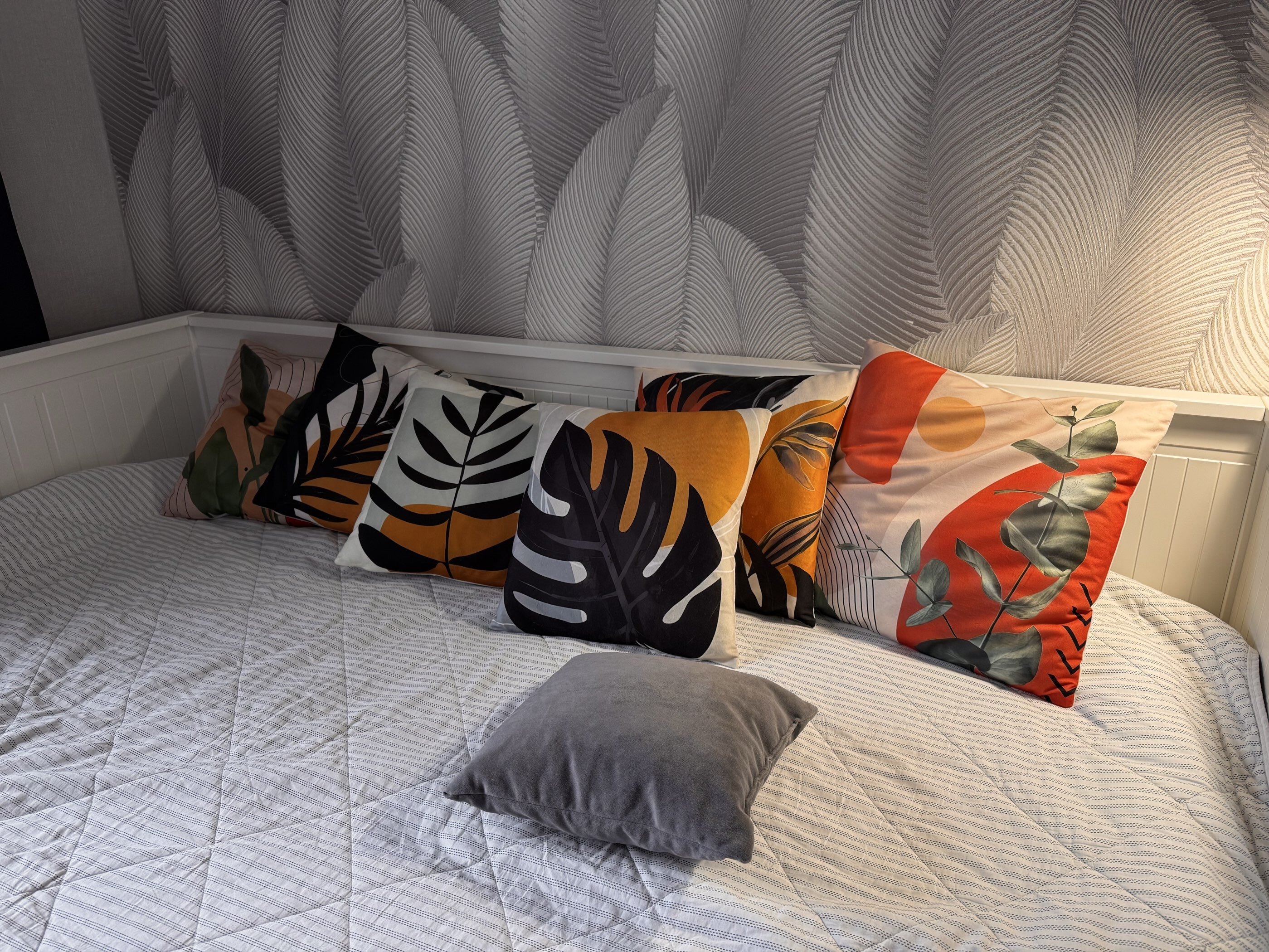 Фотография покупателя товара Набор декоративных наволочек Этель «Эстетика» 45×45 см - 2 шт., полиэстер, велюр - Фото 6