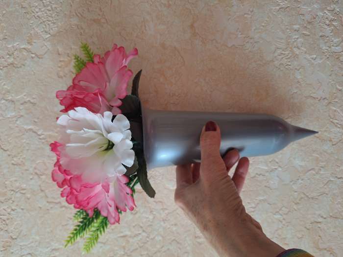 Фотография покупателя товара Ваза для цветов Santino, 650 мл, с колышком, пластик, чёрное золото - Фото 3